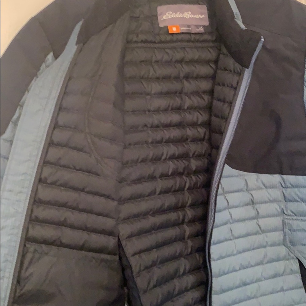 Eddie Bauer Men’s Slate Blue and Black Quilted Performance Jacket - Picture 4 of 6